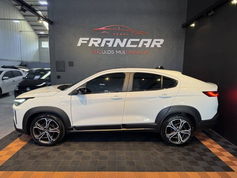 FIAT - FASTBACK - 2023/2024 - Branca - R$ 127.900,00