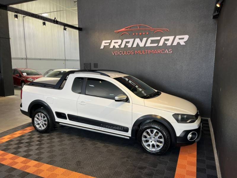 VOLKSWAGEN - SAVEIRO - 2013/2014 - Branca - R$ 69.900,00