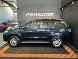 TOYOTA - HILUX SW4 - 2011/2012 - Preta - R$ 136.900,00