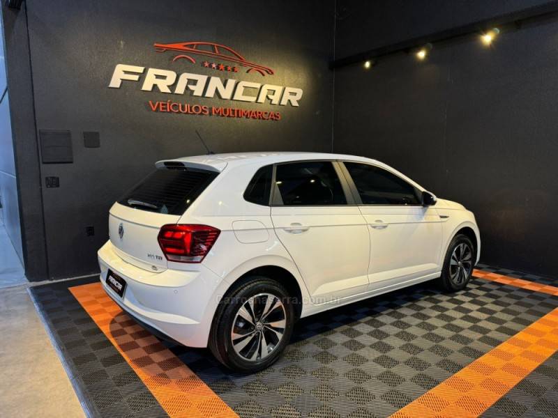 VOLKSWAGEN - POLO - 2021/2021 - Branca - R$ 89.900,00