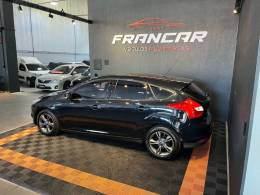 FORD - FOCUS - 2013/2014 - Preta - R$ 52.900,00