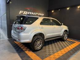 TOYOTA - HILUX SW4 - 2011/2012 - Prata - R$ 134.900,00