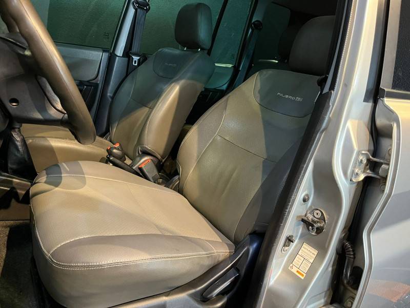 MITSUBISHI - PAJERO TR4 - 2005/2005 - Prata - R$ 43.900,00