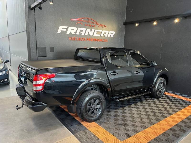 MITSUBISHI - L200 TRITON - 2016/2017 - Preta - R$ 114.900,00