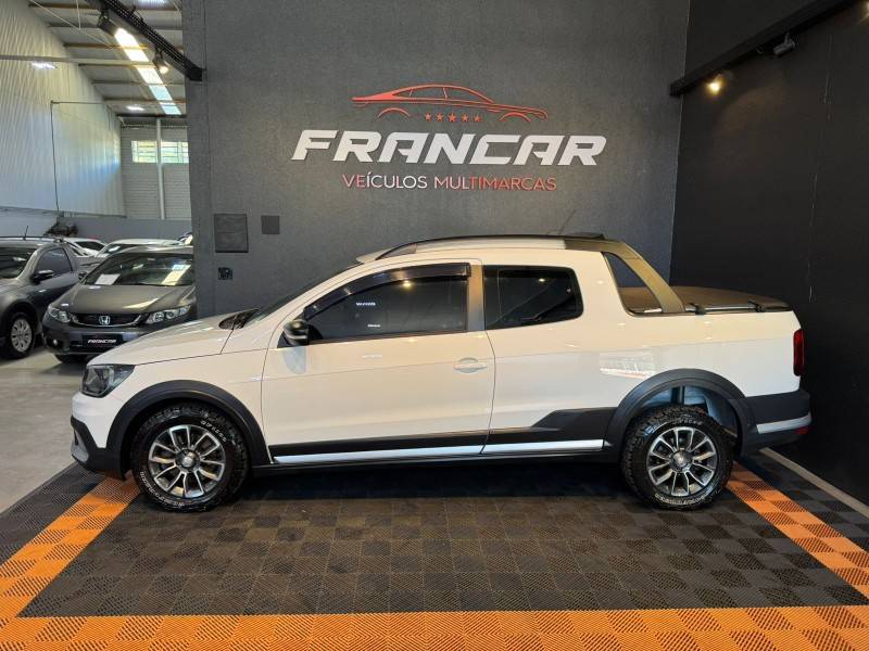 VOLKSWAGEN - SAVEIRO - 2017/2018 - Branca - R$ 83.900,00