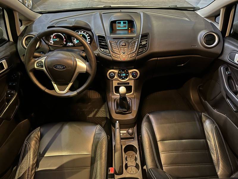FORD - FIESTA - 2017/2017 - Branca - R$ 59.900,00