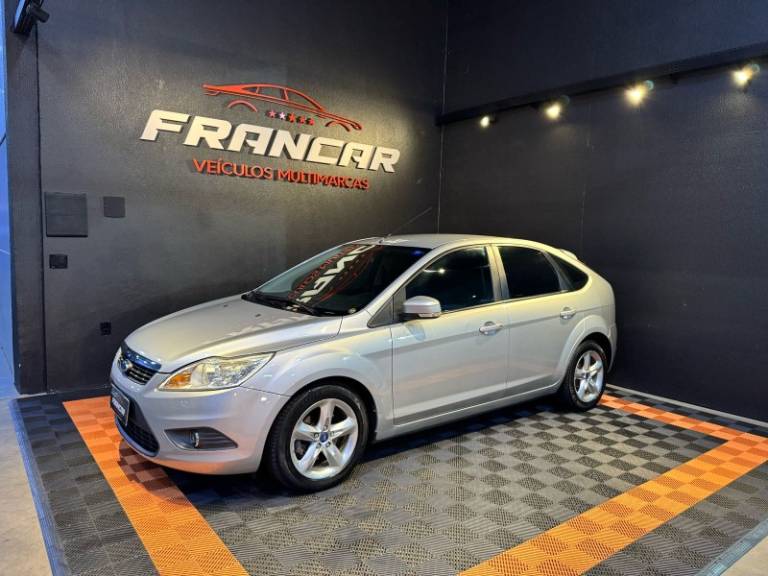 FORD - FOCUS - 2011/2012 - Prata - R$ 45.900,00