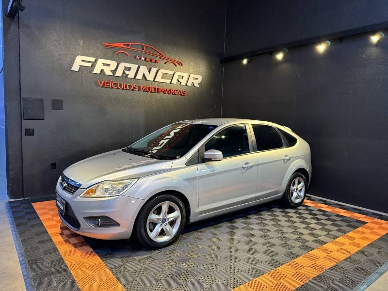 FORD - FOCUS - 2011/2012 - Prata - R$ 45.900,00