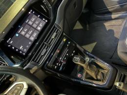 VOLKSWAGEN - T-CROSS - 2023/2024 - Dourada - R$ 119.900,00