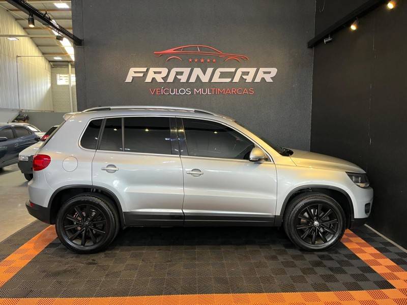 VOLKSWAGEN - TIGUAN - 2011/2012 - Prata - R$ 51.900,00