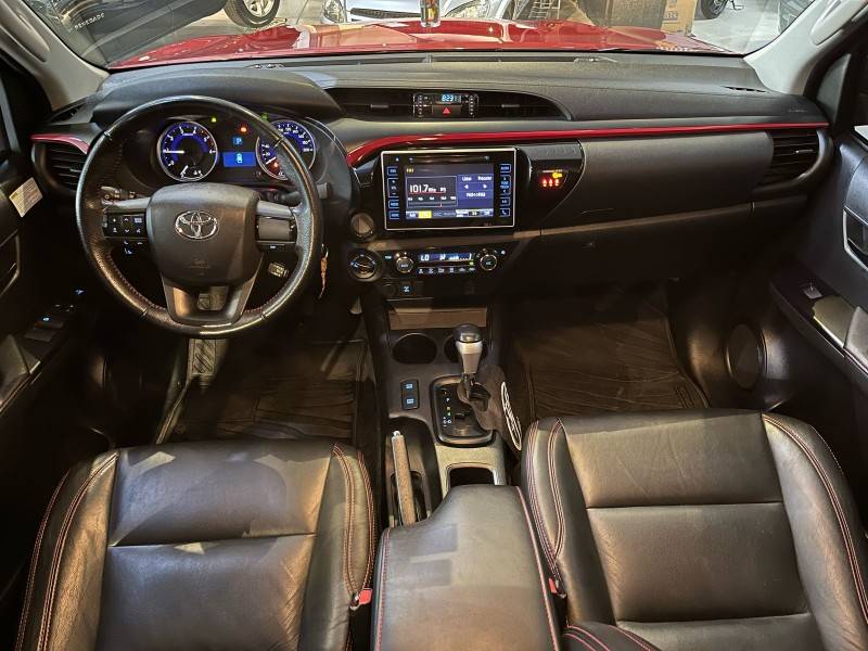TOYOTA - HILUX - 2017/2018 - Vermelha - R$ 179.900,00