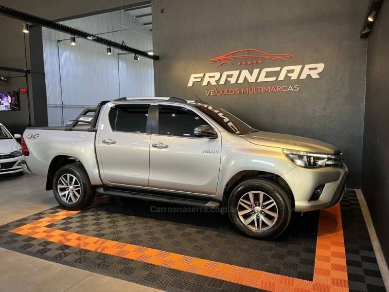 TOYOTA - HILUX - 2018/2018 - Prata - R$ 205.900,00