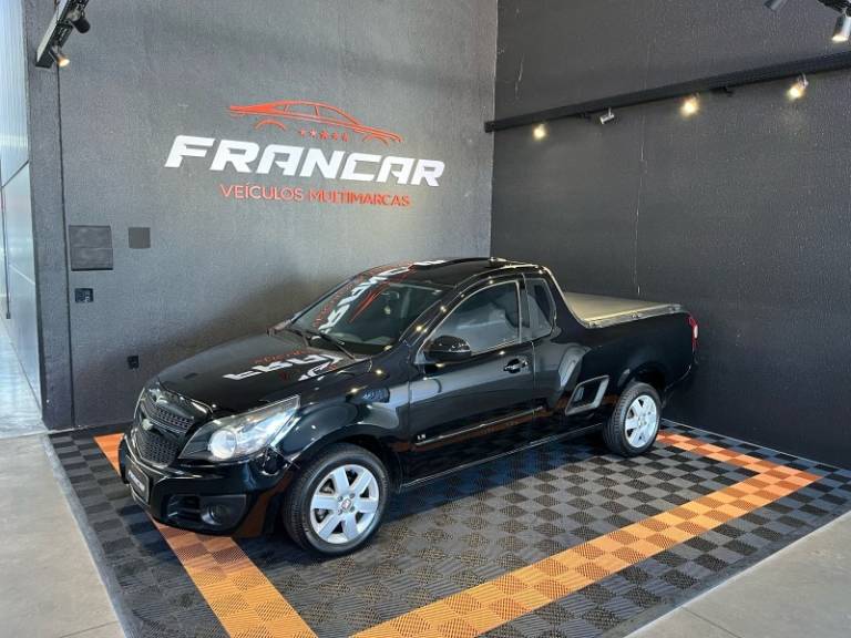 CHEVROLET - MONTANA - 2011/2012 - Preta - R$ 37.900,00