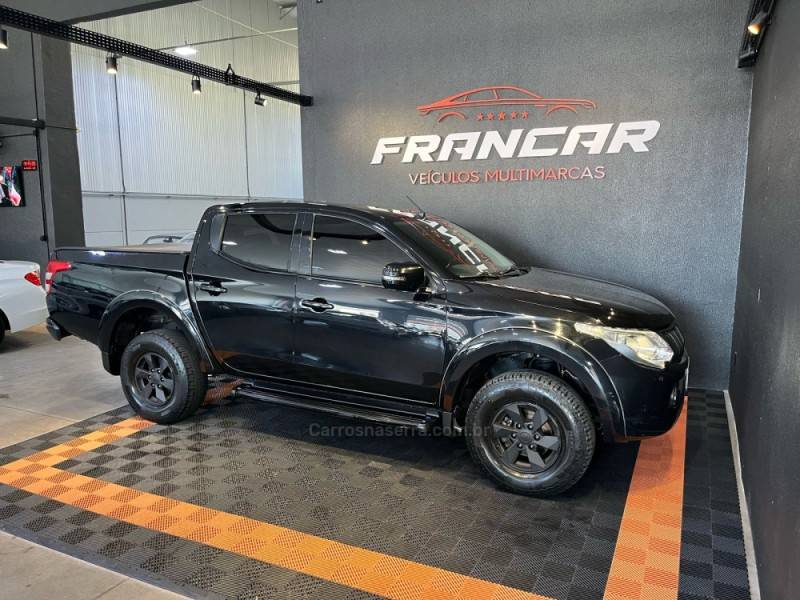 MITSUBISHI - L200 TRITON - 2016/2017 - Preta - R$ 129.900,00