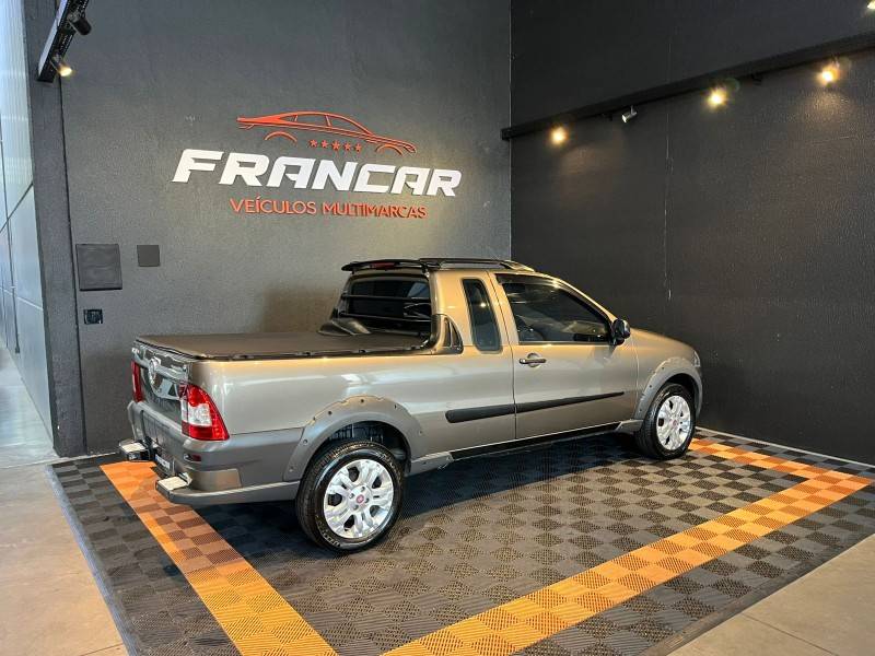 FIAT - STRADA - 2011/2011 - Cinza - R$ 46.900,00