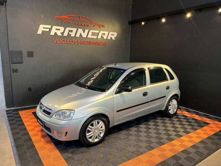 CHEVROLET - CORSA - 2009/2010 - Prata - R$ 32.900,00