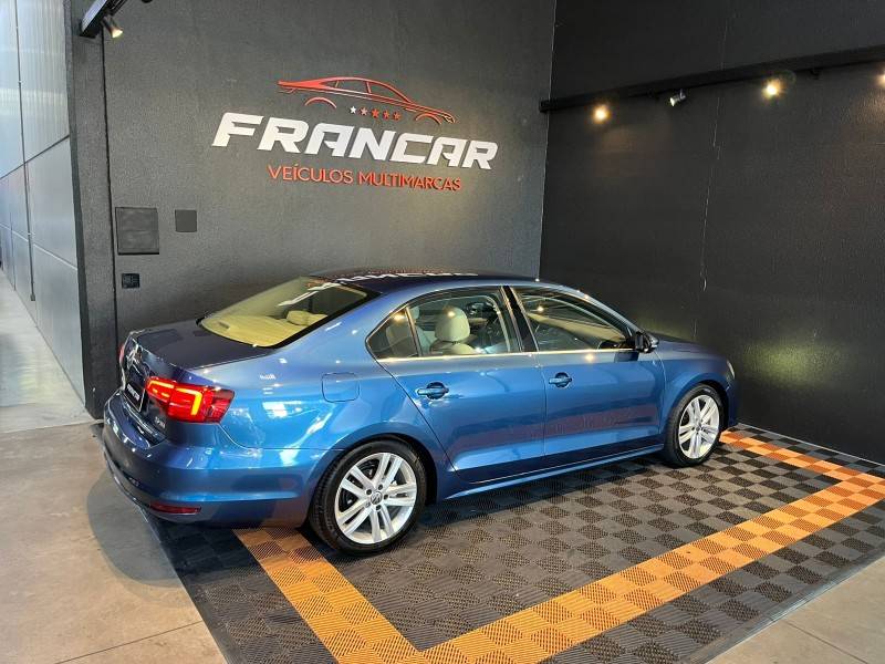 VOLKSWAGEN - JETTA - 2017/2017 - Azul - R$ 98.900,00