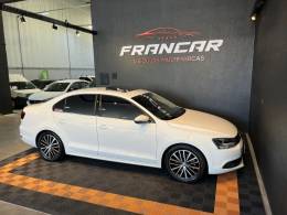 VOLKSWAGEN - JETTA - 2011/2012 - Branca - R$ 73.900,00
