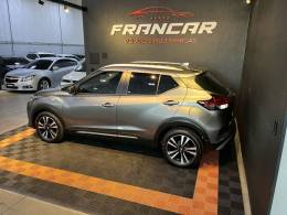NISSAN - KICKS - 2022/2023 - Cinza - R$ 109.900,00
