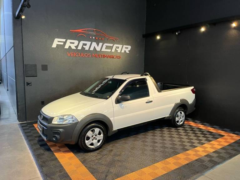 FIAT - STRADA - 2013/2014 - Branca - R$ 48.900,00