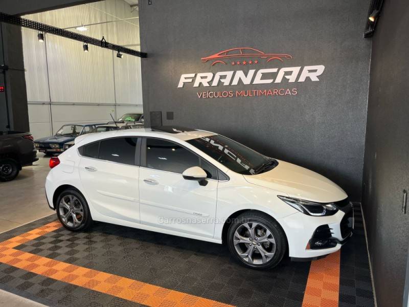 CHEVROLET - CRUZE - 2021/2022 - Branca - R$ 121.900,00