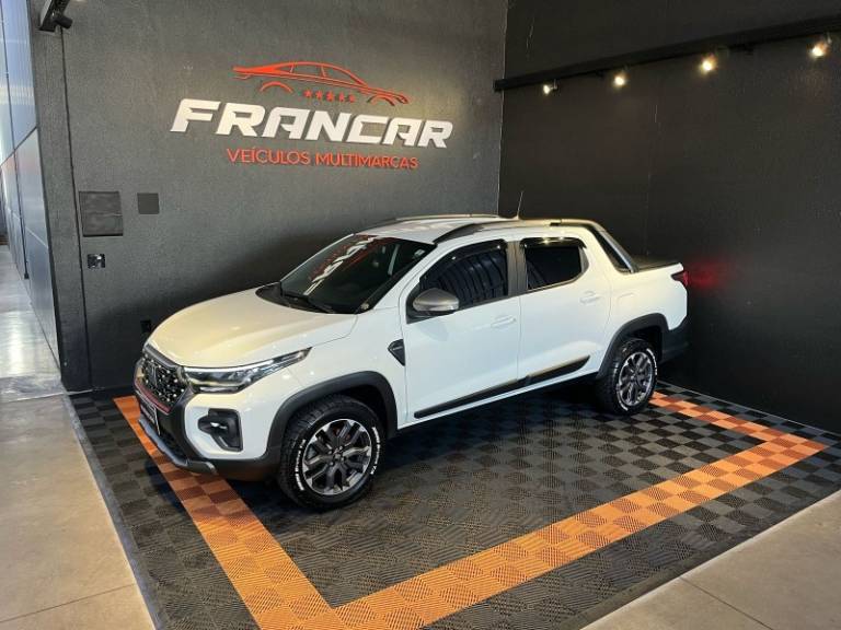 FIAT - STRADA - 2023/2024 - Branca - R$ 129.900,00