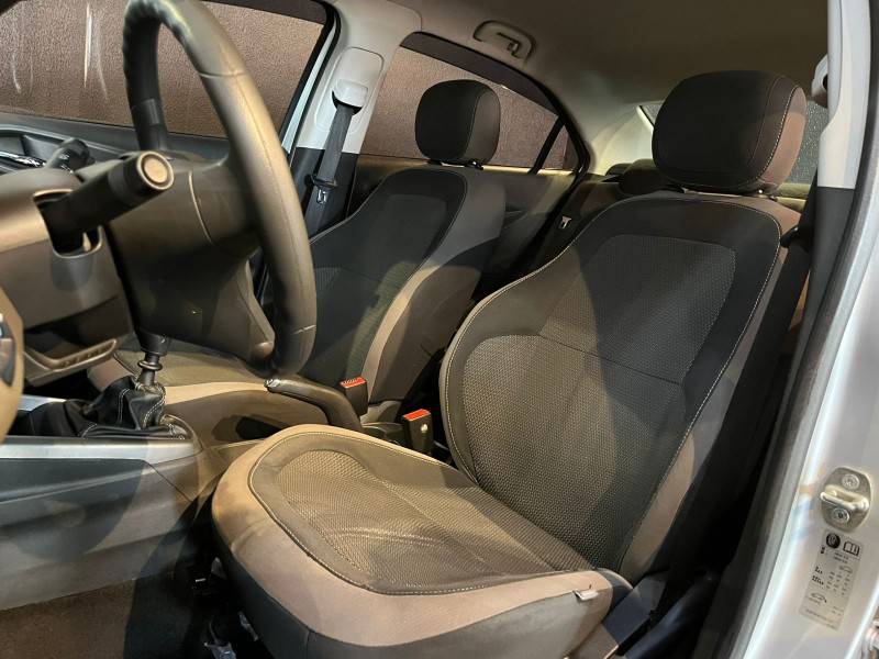 CHEVROLET - PRISMA - 2015/2015 - Prata - R$ 57.900,00