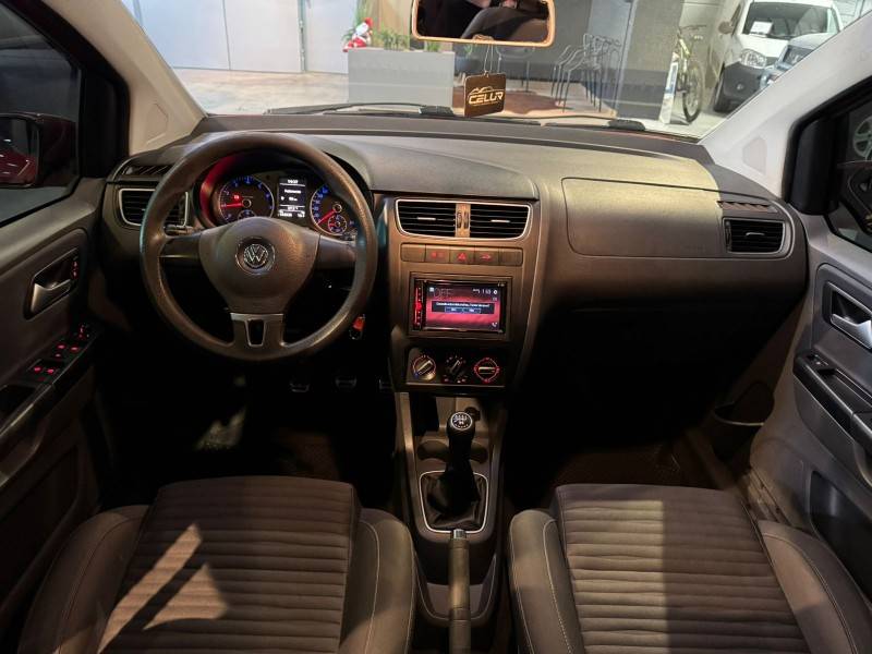 VOLKSWAGEN - CROSSFOX - 2010/2011 - Vermelha - R$ 44.900,00