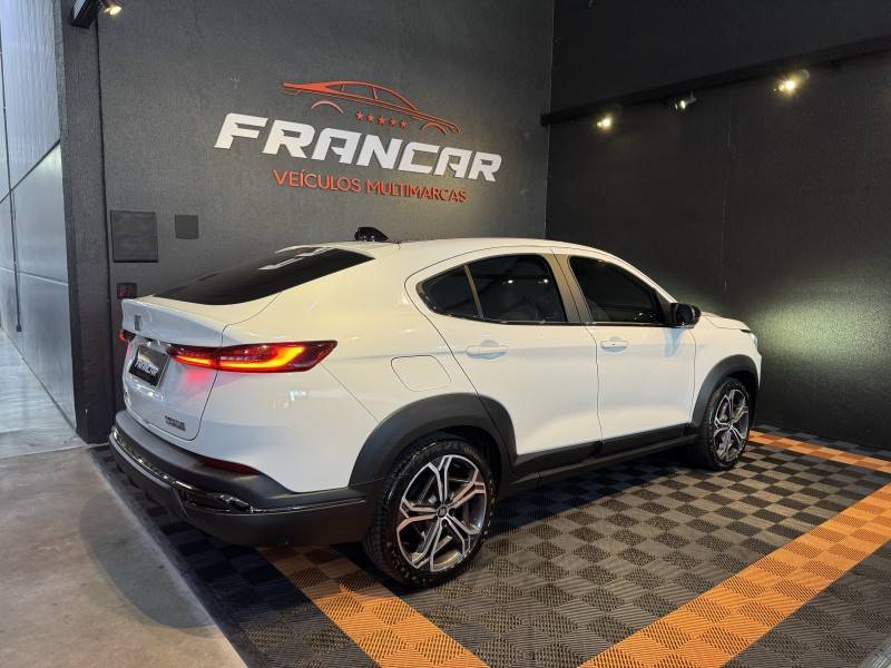 FIAT - FASTBACK - 2023/2024 - Branca - R$ 127.900,00