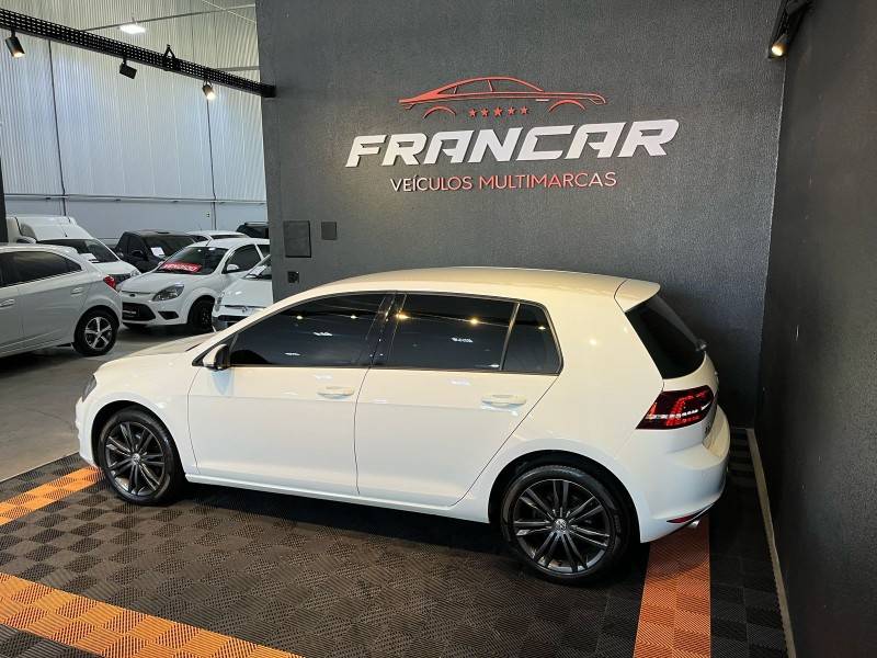 VOLKSWAGEN - GOLF - 2014/2015 - Branca - R$ 77.900,00