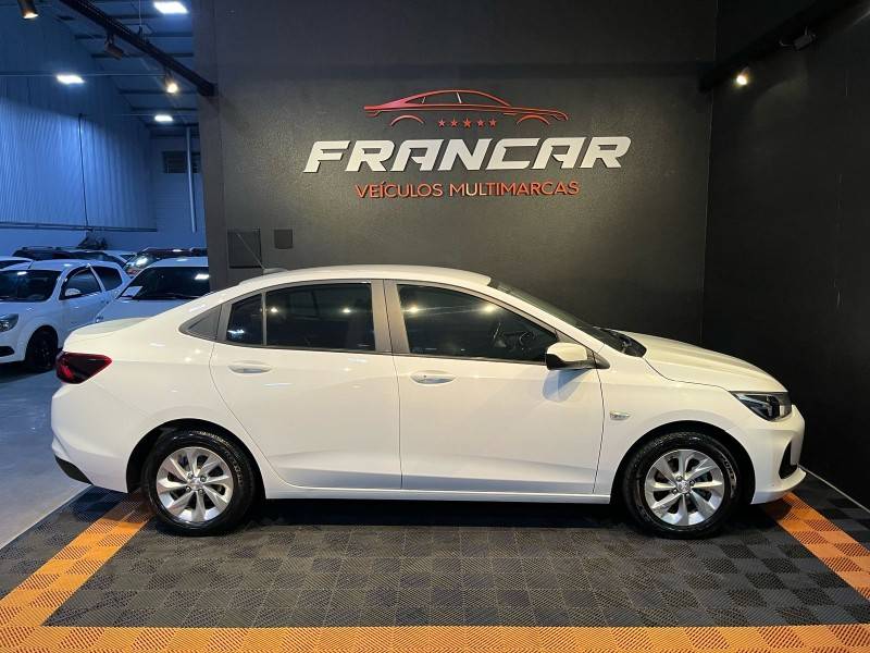 CHEVROLET - ONIX - 2019/2020 - Branca - R$ 69.900,00