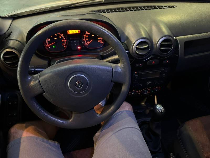 RENAULT - SANDERO - 2012/2012 - Prata - R$ 39.900,00