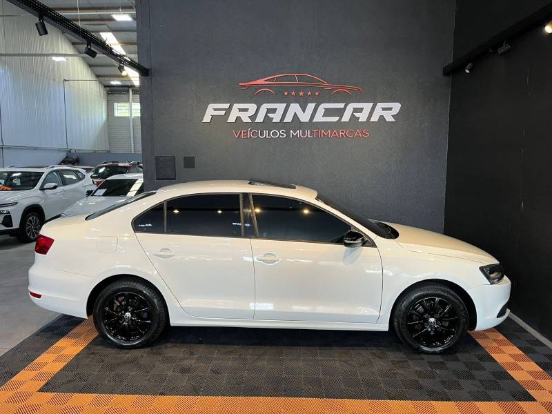 VOLKSWAGEN - JETTA - 2012/2012 - Branca - R$ 63.900,00