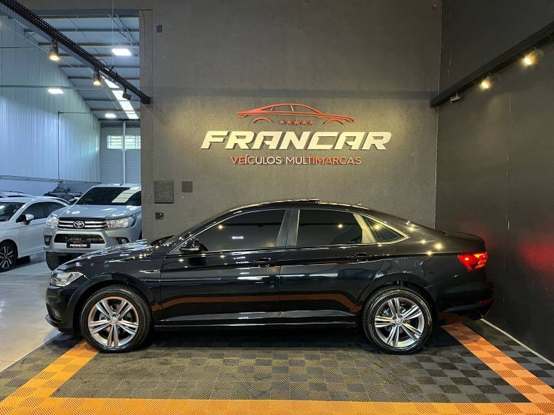 VOLKSWAGEN - JETTA - 2018/2019 - Preta - R$ 121.900,00