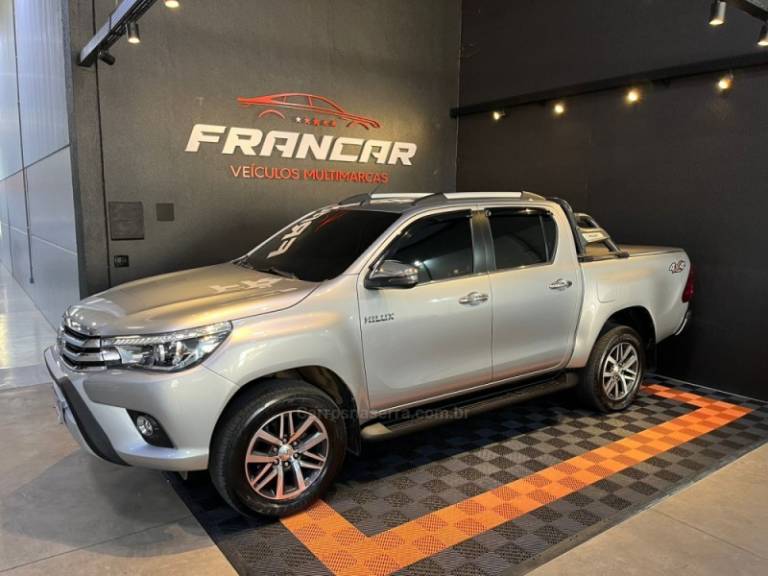 TOYOTA - HILUX - 2018/2018 - Prata - R$ 205.900,00