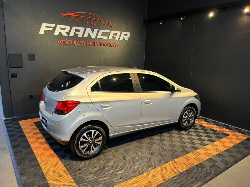 CHEVROLET - ONIX - 2016/2016 - Prata - R$ 59.900,00