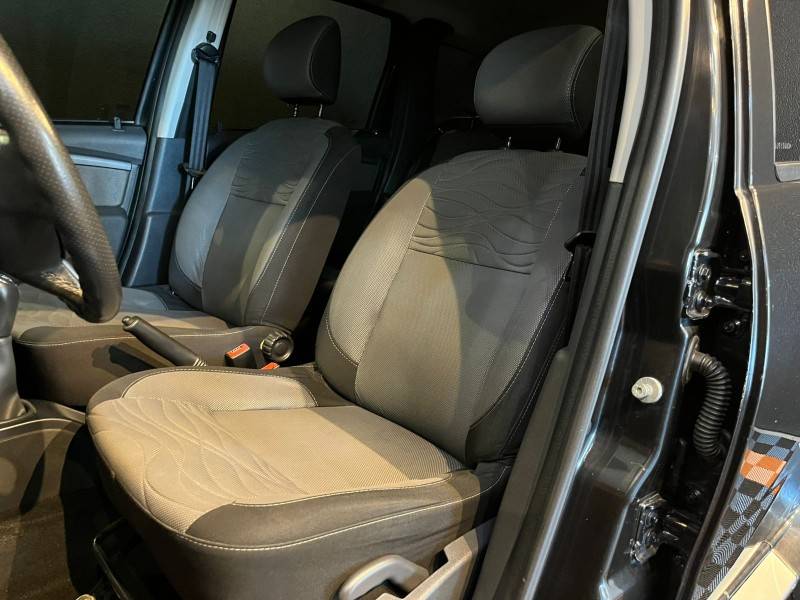 RENAULT - DUSTER - 2012/2013 - Preta - R$ 53.900,00