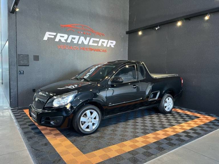 CHEVROLET - MONTANA - 2011/2012 - Preta - R$ 35.900,00