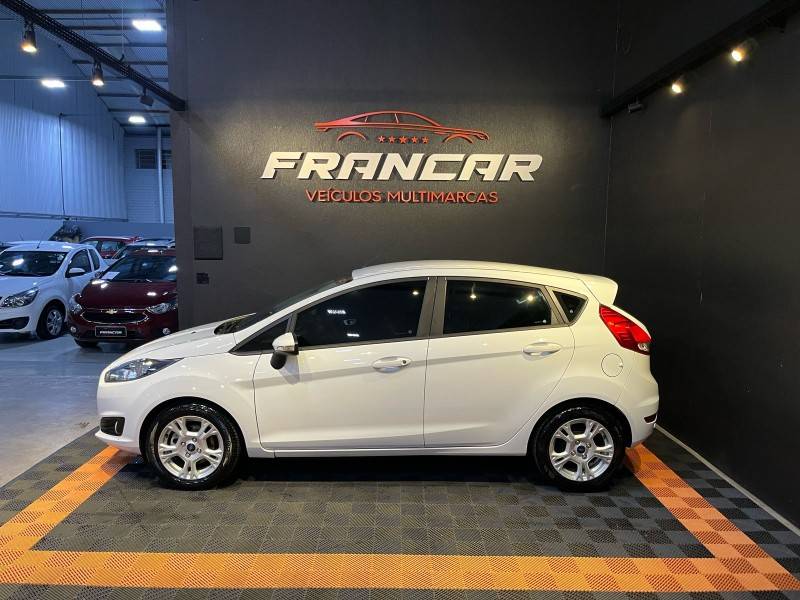 FORD - FIESTA - 2017/2017 - Branca - R$ 59.900,00