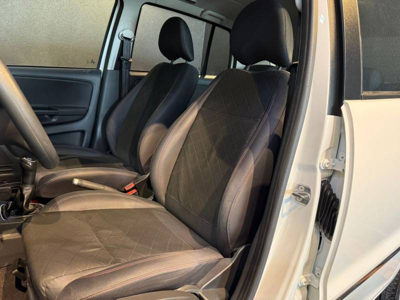 VOLKSWAGEN - FOX - 2012/2013 - Branca - R$ 44.900,00
