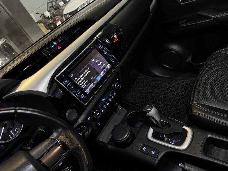 TOYOTA - HILUX - 2018/2019 - Cinza - R$ 180.000,00
