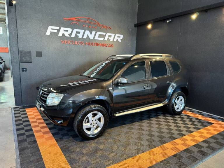 RENAULT - DUSTER - 2011/2012 - Preta - R$ 53.900,00