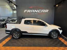 VOLKSWAGEN - SAVEIRO - 2017/2018 - Branca - R$ 83.900,00
