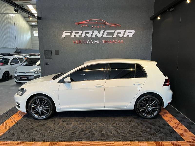VOLKSWAGEN - GOLF - 2014/2015 - Branca - R$ 77.900,00