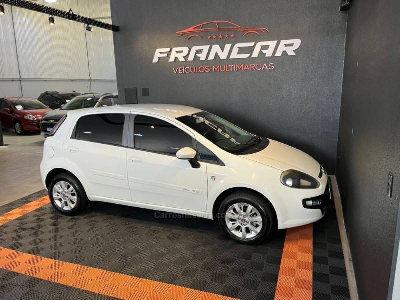 FIAT - PUNTO - 2015/2016 - Branca - R$ 49.900,00