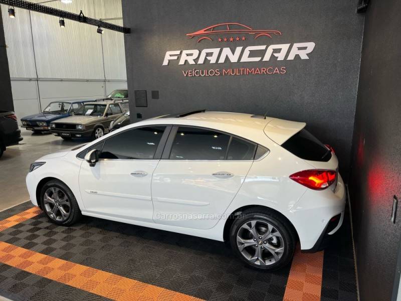 CHEVROLET - CRUZE - 2021/2022 - Branca - R$ 121.900,00