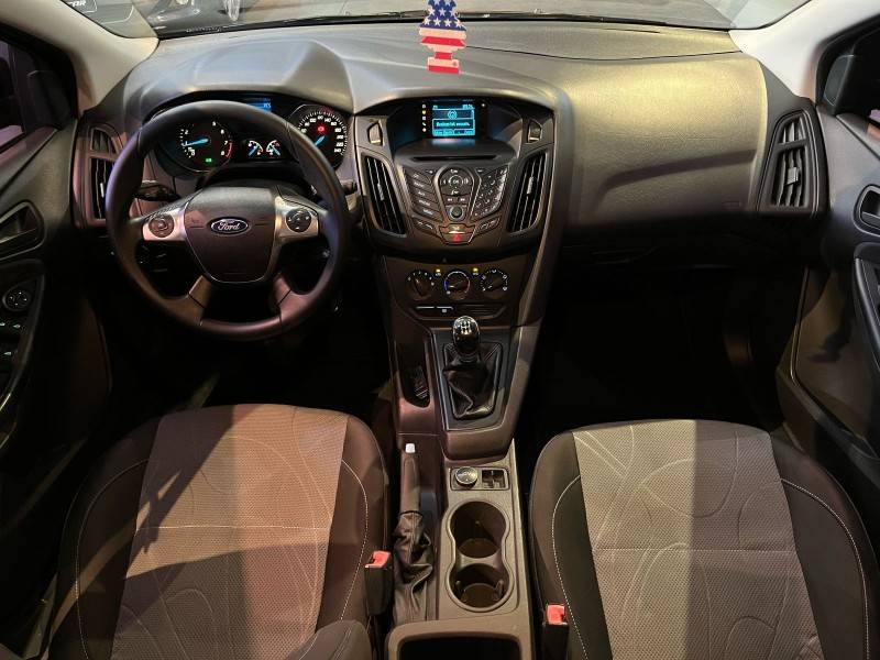 FORD - FOCUS - 2013/2014 - Preta - R$ 52.900,00
