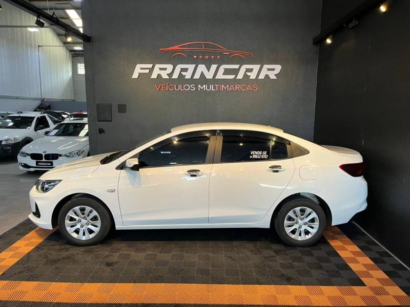 CHEVROLET - ONIX - 2022/2023 - Branca - R$ 63.900,00