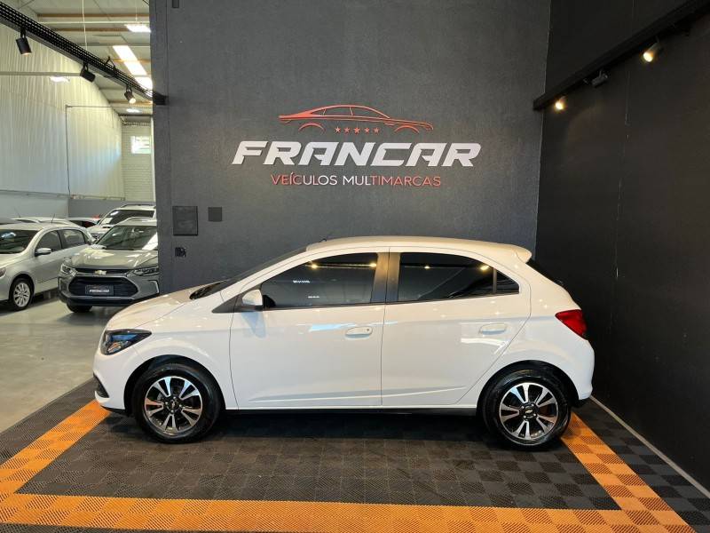 CHEVROLET - ONIX - 2013/2014 - Branca - R$ 54.900,00