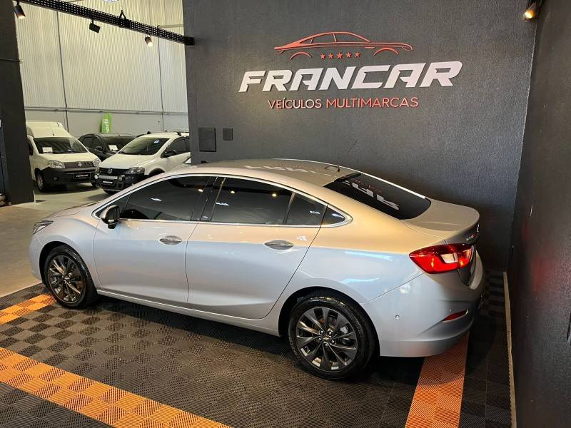 CHEVROLET - CRUZE - 2016/2017 - Prata - R$ 87.900,00